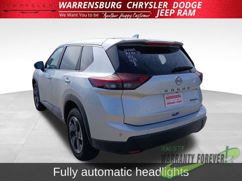 Used 2024 Nissan Rogue SV AWD/4WD image 7