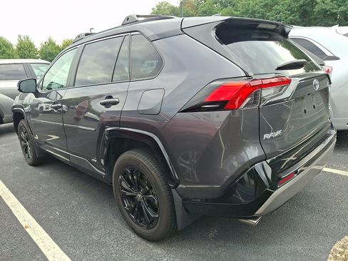 Certified 2023 Toyota RAV4 SE w/ Convenience Package AWD/4WD image 3