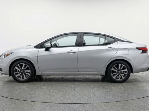 Used 2025 Nissan Versa SV image 5