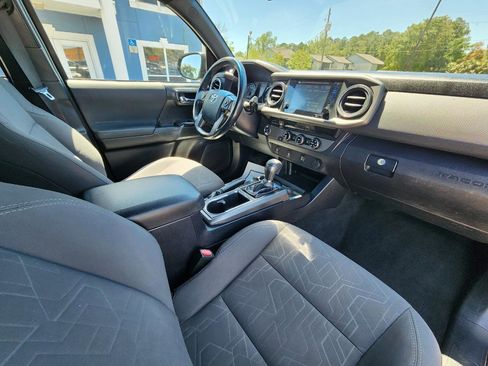 Used 2017 Toyota Tacoma TRD Off-Road w/ Tow Package image 30