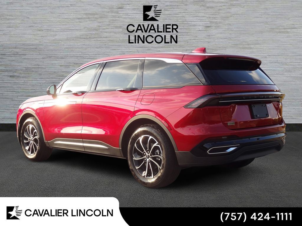 Used 2026 Lincoln Nautilus Premier AWD/4WD image 3
