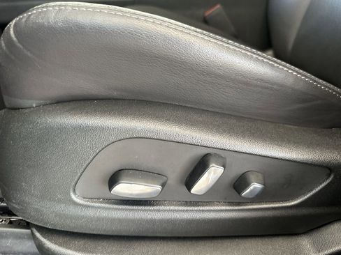 Used 2025 Cadillac XT5 Premium Luxury image 16