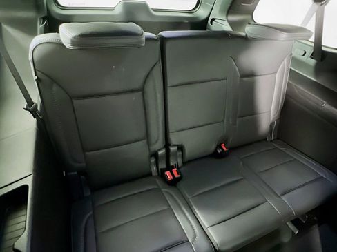Used 2025 GMC Yukon XL Denali AWD/4WD image 28