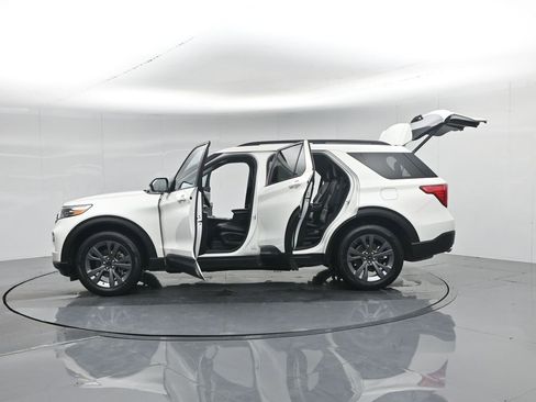 Certified 2023 Ford Explorer XLT w/ Equipment Group 202A image 43