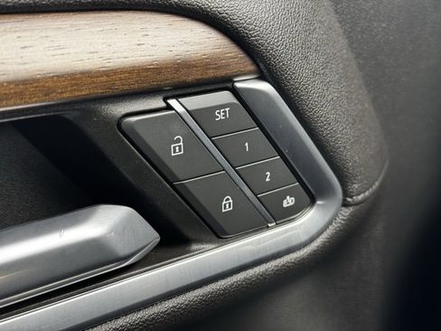 Certified 2022 Chevrolet Silverado 1500 High Country w/ Technology Package image 33