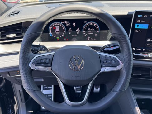 Used 2026 Volkswagen Tiguan SE R-Line AWD/4WD image 19