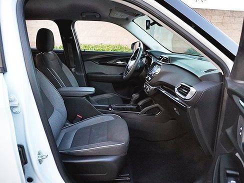 Used 2022 Chevrolet TrailBlazer LT w/ Convenience Package image 11