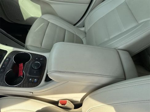 Used 2021 GMC Acadia Denali w/ Denali Technology Package image 27