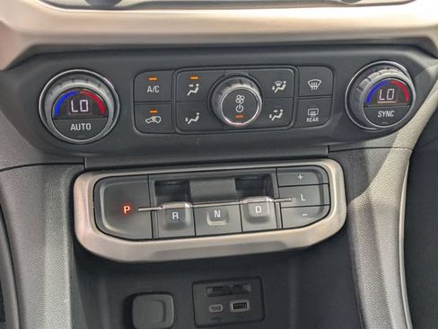 Used 2023 GMC Acadia Denali w/ Denali Technology Package FWD image 20