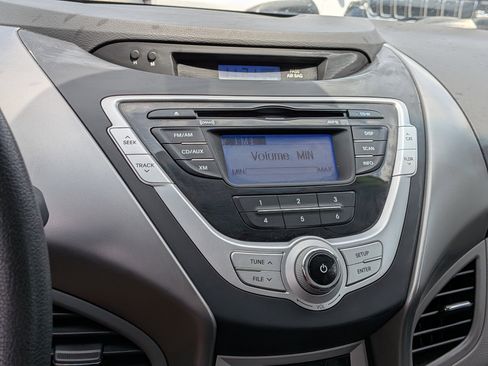 Used 2012 Hyundai Elantra GLS FWD image 29