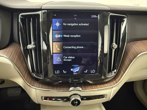 Used 2021 Volvo XC60 T5 Momentum w/ Climate Package image 19