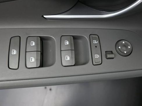 Certified 2025 Hyundai Elantra SE image 20