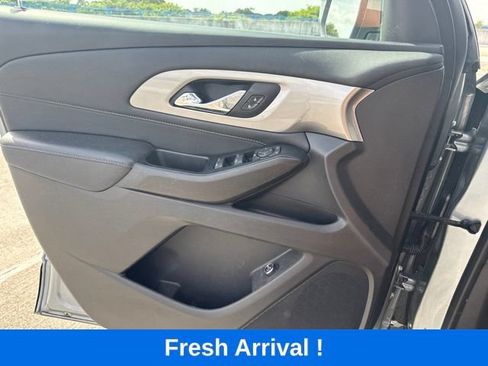 Used 2023 Chevrolet Traverse LT FWD image 13