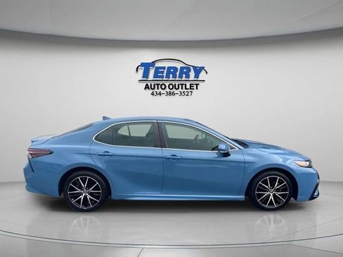 Used 2023 Toyota Camry SE image 1