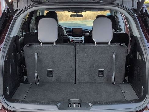 Used 2023 Ford Explorer XLT w/ Equipment Group 202A image 33