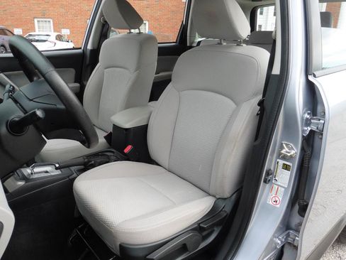 Used 2017 Subaru Forester 2.5i w/ Popular Package #2A AWD/4WD image 4