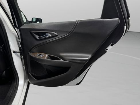 Used 2017 Chevrolet Malibu Premier FWD image 28