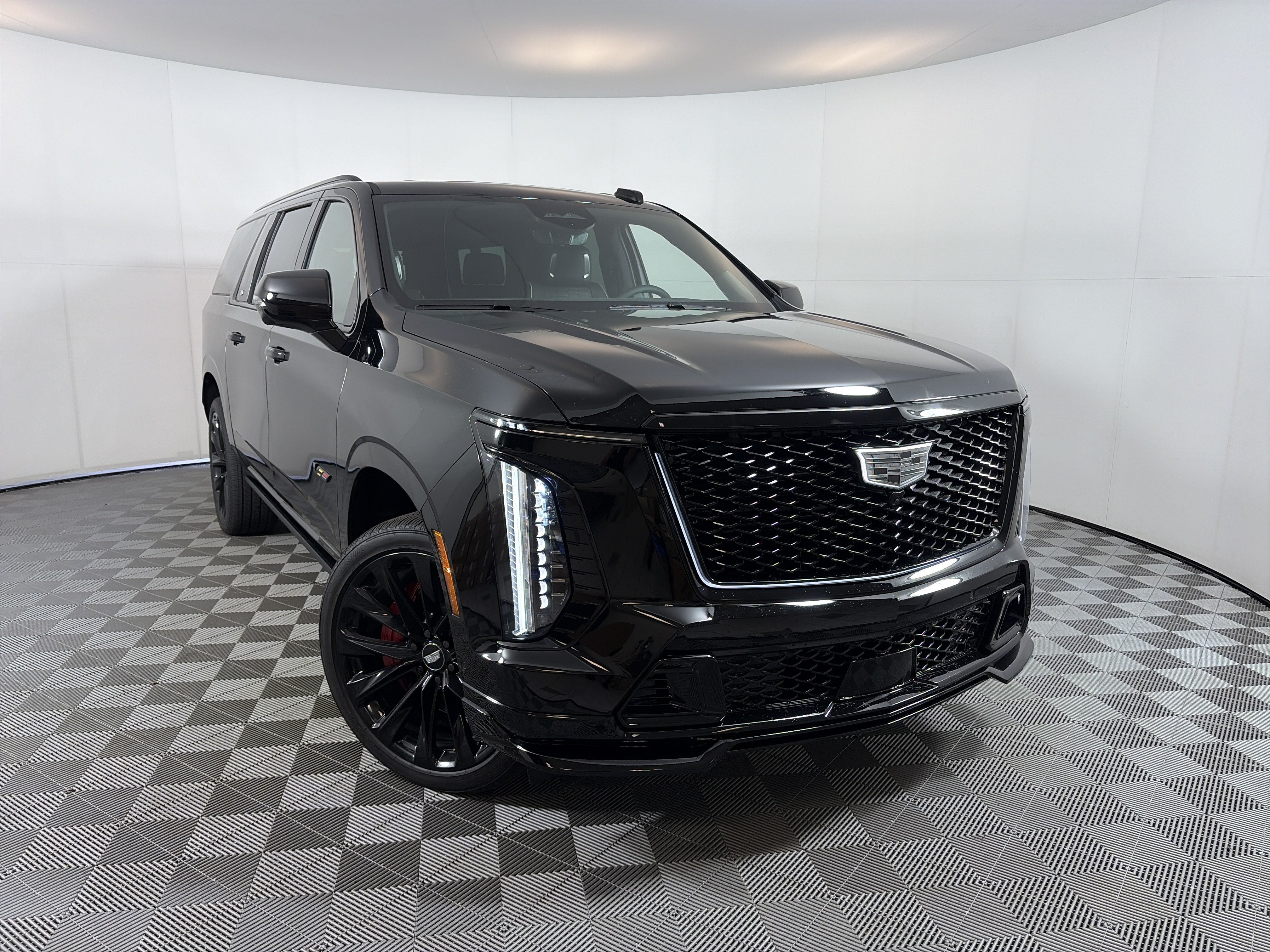 Used 2026 Cadillac Escalade ESV V w/ LPO, ONYX Package AWD/4WD image 1