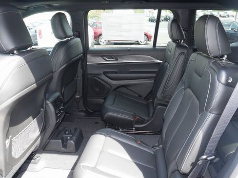 New 2025 Jeep Grand Cherokee L Limited w/ Luxury Tech Group II image 30