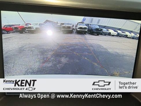 Certified 2023 GMC Acadia SLT w/ Preferred Package image 2