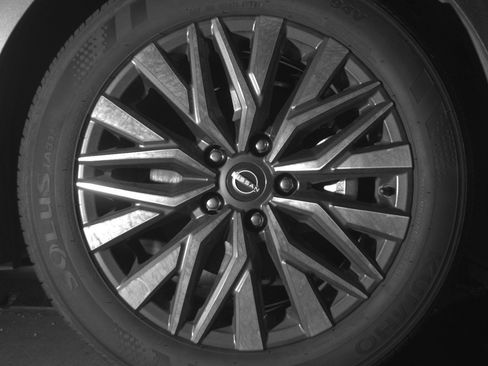 Used 2025 Nissan Altima 2.5 SV FWD image 16