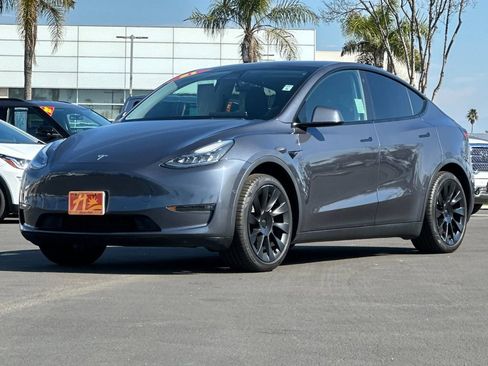 Used 2021 Tesla Model Y Standard Range image 8