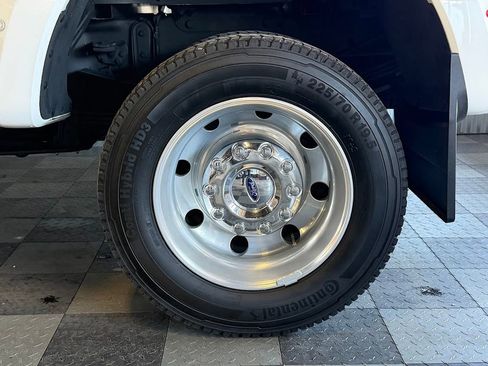 Used 2023 Ford F450 Platinum w/ FX4 Off-Road Package AWD/4WD image 34