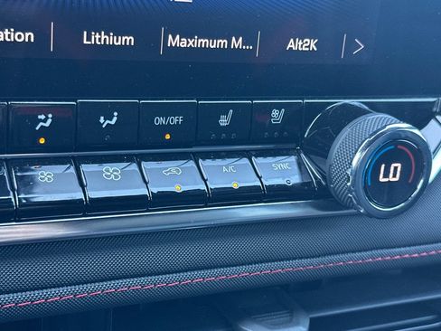 Used 2023 Chevrolet Colorado Z71 w/ Z71 Convenience Package 2 AWD/4WD image 28