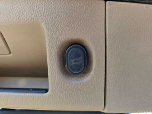 Used 2019 Cadillac Escalade ESV Platinum AWD/4WD image 34