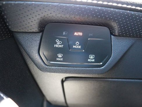Used 2025 Volkswagen Atlas Cross Sport SE FWD image 24