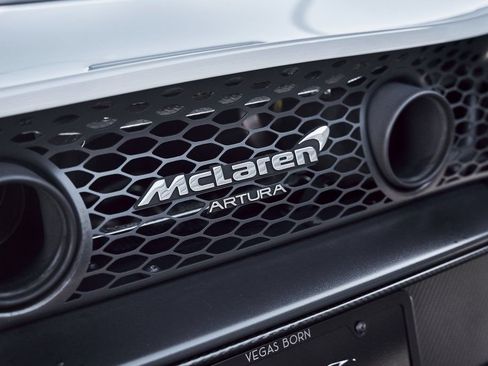 Used 2023 McLaren Artura RWD image 18