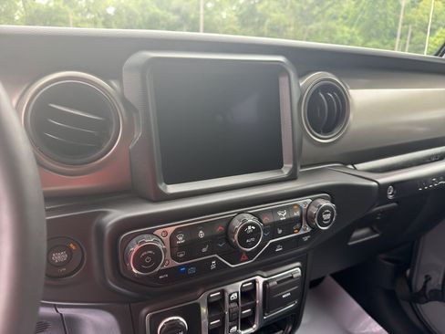Used 2023 Jeep Wrangler Unlimited w/ Sun & Screen Package AWD/4WD image 20