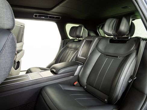 Used 2023 Land Rover Range Rover SV image 24