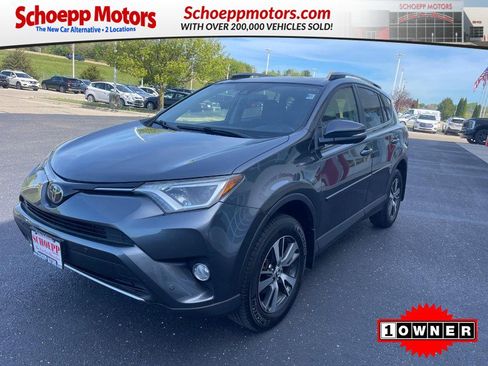 Used 2018 Toyota RAV4 XLE AWD/4WD image 1
