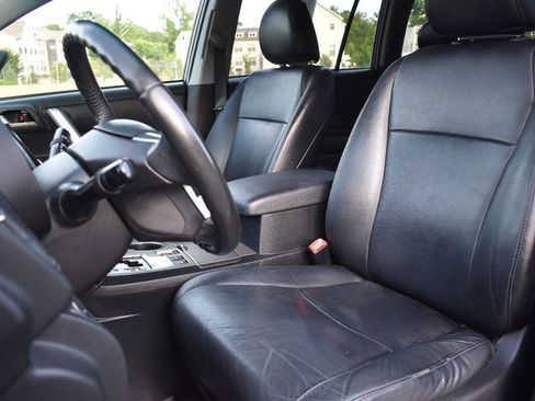 Used 2012 Toyota Highlander SE w/ Tow Pkg AWD/4WD image 12