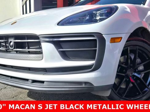 Used 2022 Porsche Macan Base image 3