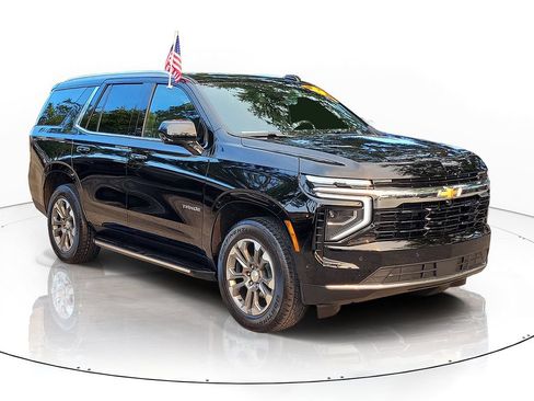 Used 2025 Chevrolet Tahoe LS RWD image 4