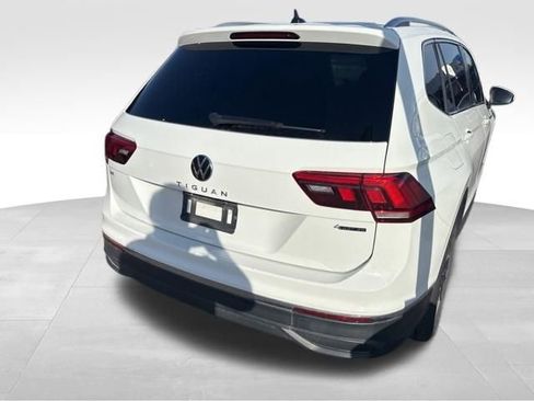 Used 2022 Volkswagen Tiguan SE AWD/4WD image 17