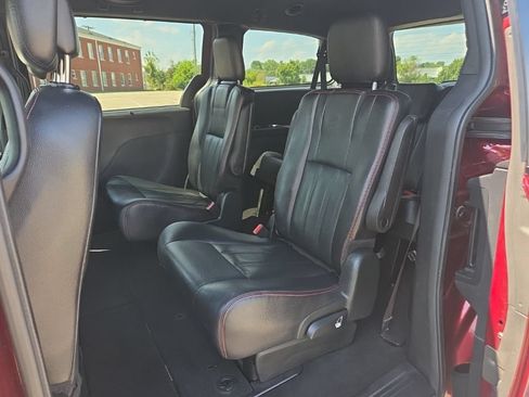 Used 2018 Dodge Grand Caravan GT FWD image 17