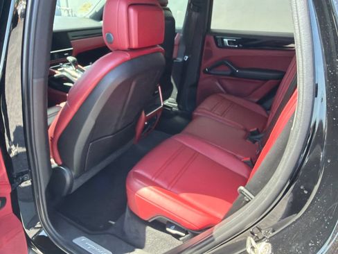 Used 2023 Porsche Cayenne w/ Premium Package AWD/4WD image 8