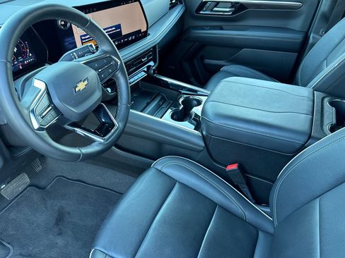 Used 2025 Chevrolet Suburban Premier image 11