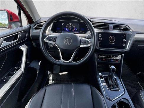 Used 2023 Volkswagen Tiguan SE FWD image 7