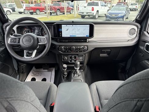 Used 2024 Jeep Wrangler Sahara image 26