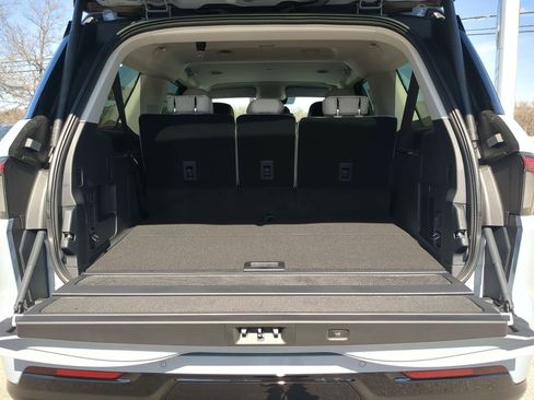 New 2026 Lincoln Navigator L Premier image 23