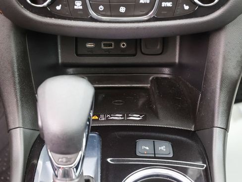 Used 2023 Chevrolet Equinox Premier FWD image 15