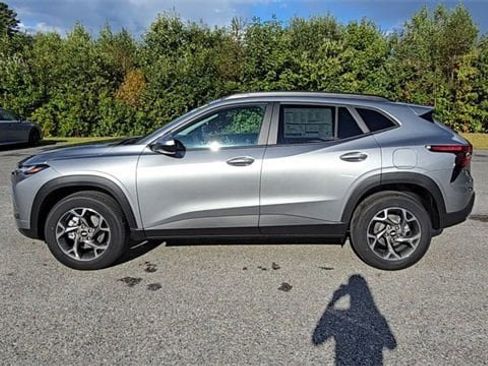 New 2025 Chevrolet Trax LT w/ Driver Confidence Package image 5