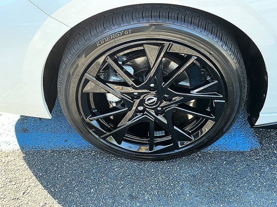 Certified 2025 Nissan Sentra SR w/ SR Premium Package FWD image 8