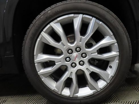 Used 2025 GMC Acadia Denali w/ Super Cruise Package image 8