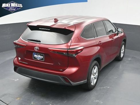 Used 2020 Toyota Highlander LE FWD image 15