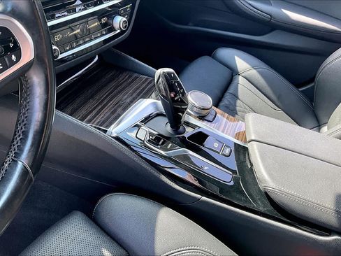 Used 2022 BMW 530i w/ M Sport Package RWD image 14